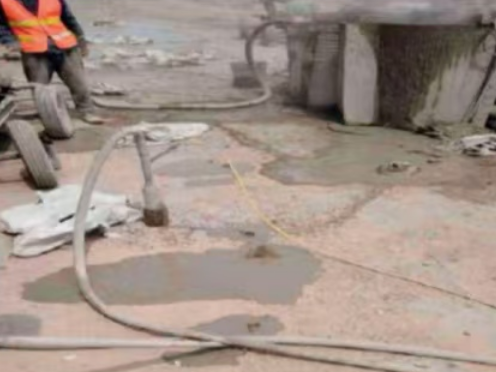 思南水泥混凝土路面板底注浆技术 路面脱空注浆整治方案