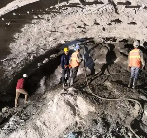 思南隧道拱顶带模注浆料，微膨胀注浆料的特点及施工工艺